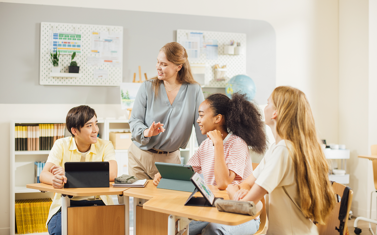 5 Disadvantages of Technology in the Classroom (And How to Overcome Them)