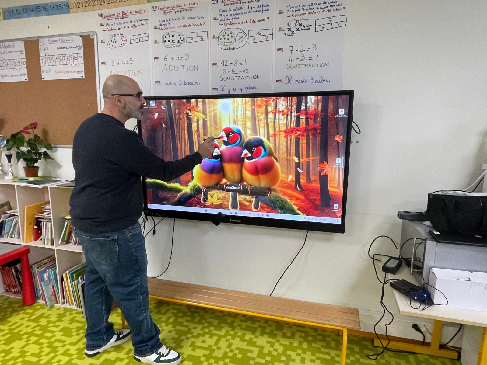 Utilisateur de la solution myViewBoard et d’un écran numérique interactif (ENI) ViewSonic