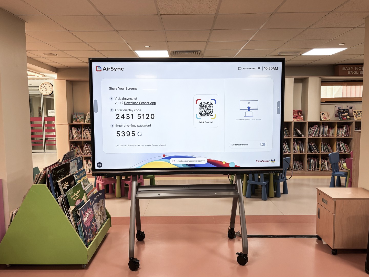 Mobile ViewSonic ViewBoard display in a Koç Okulu learning space