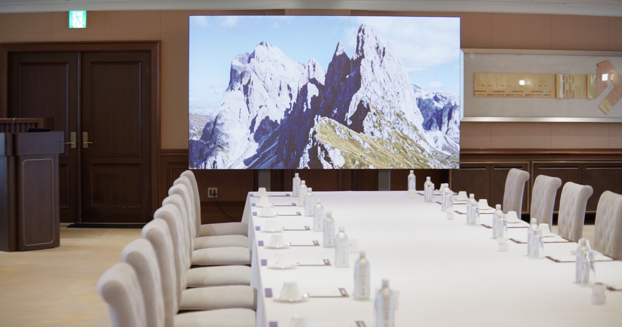 ViewSonic All-in-One dvLED Display in hotel meeting area.