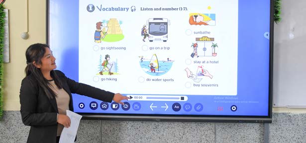 Hình ảnh giới thiệu ca triển khai ViewBoard tại trường Claretiano de Huancayo