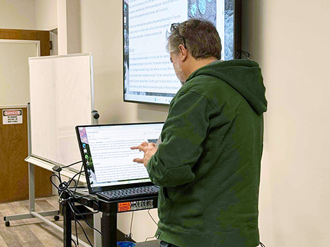 IT person using a ID2456-4K