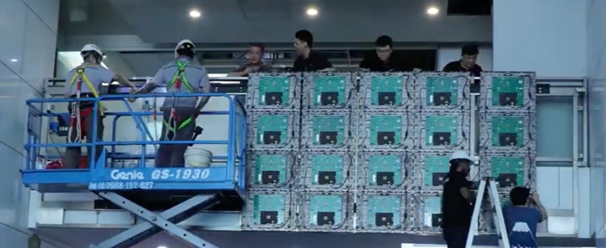 installers installing a large format led display