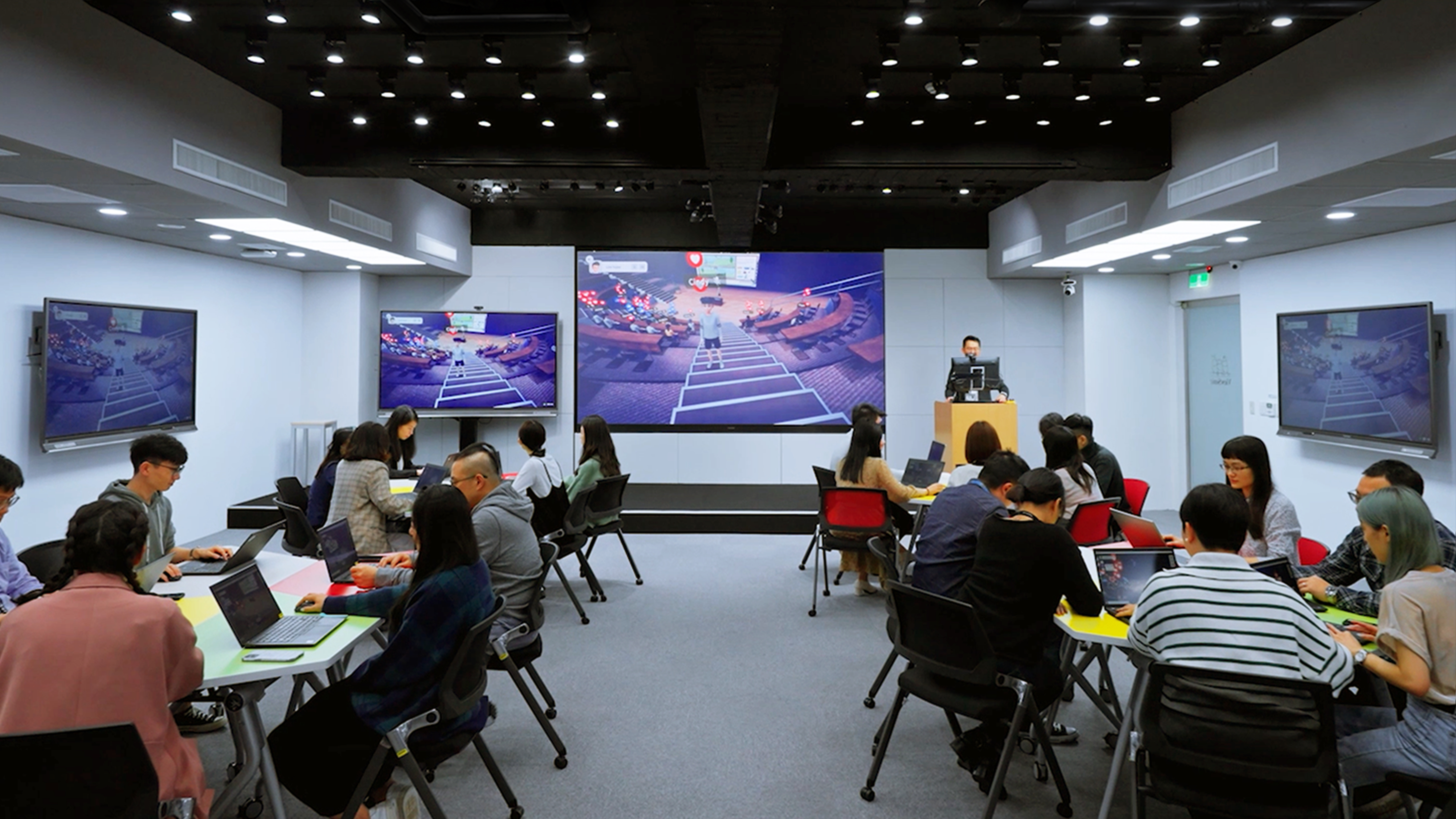 ViewSonic's All-in-One LED Displays in hybrid meeting scenario