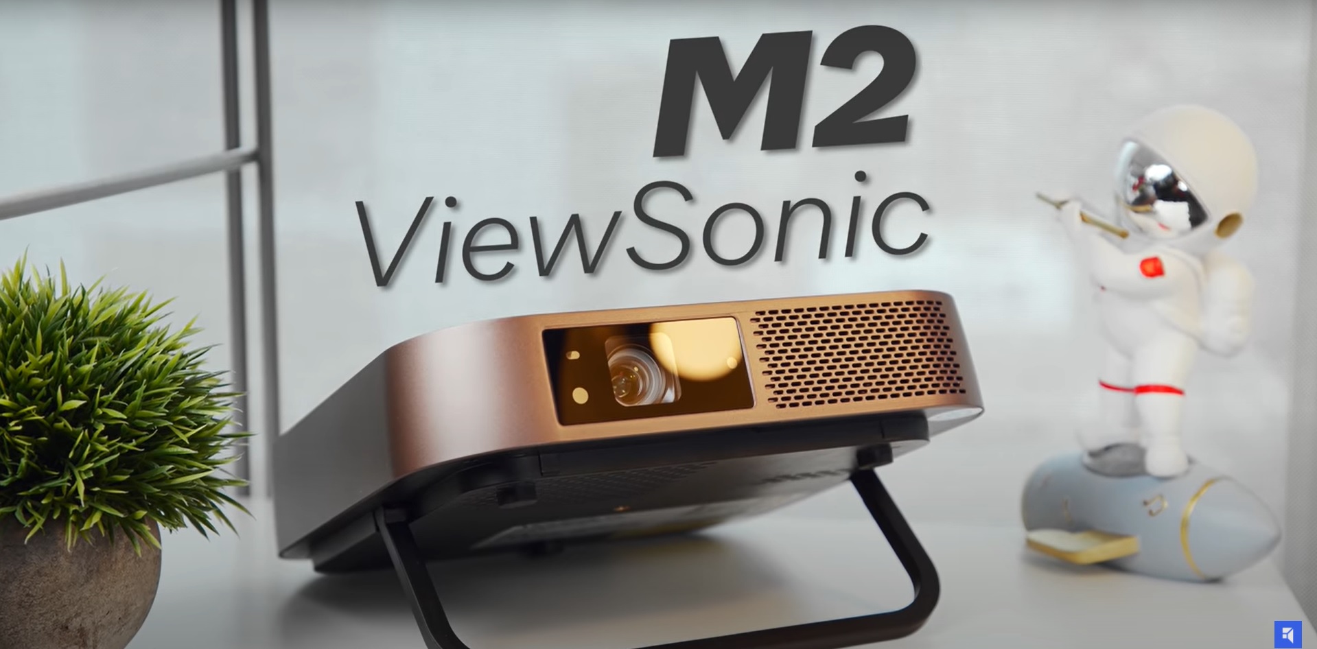Máy Chiếu + Loa Harman Kardon Nằm Gọn Trong LÒNG BÀN TAY - Đánh GIá Máy Chiếu Di Động Viewsonic M2