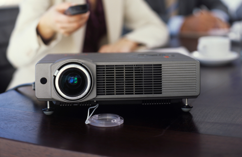 อายุการใช้งานโปรเจคเตอร์คืออะไร ? ทำไมมันถึงสำคัญ?