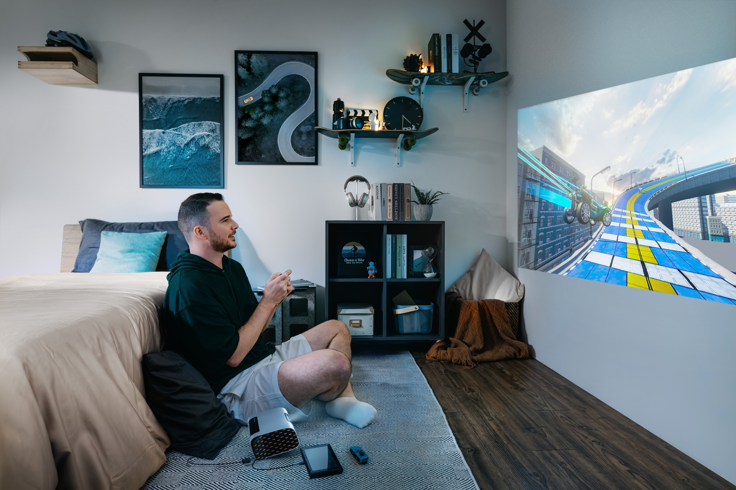 M10採用創新RGB 3色雷射技術，具備100% BT.2020色域覆蓋率，色彩飽和度與明亮表現絕佳。